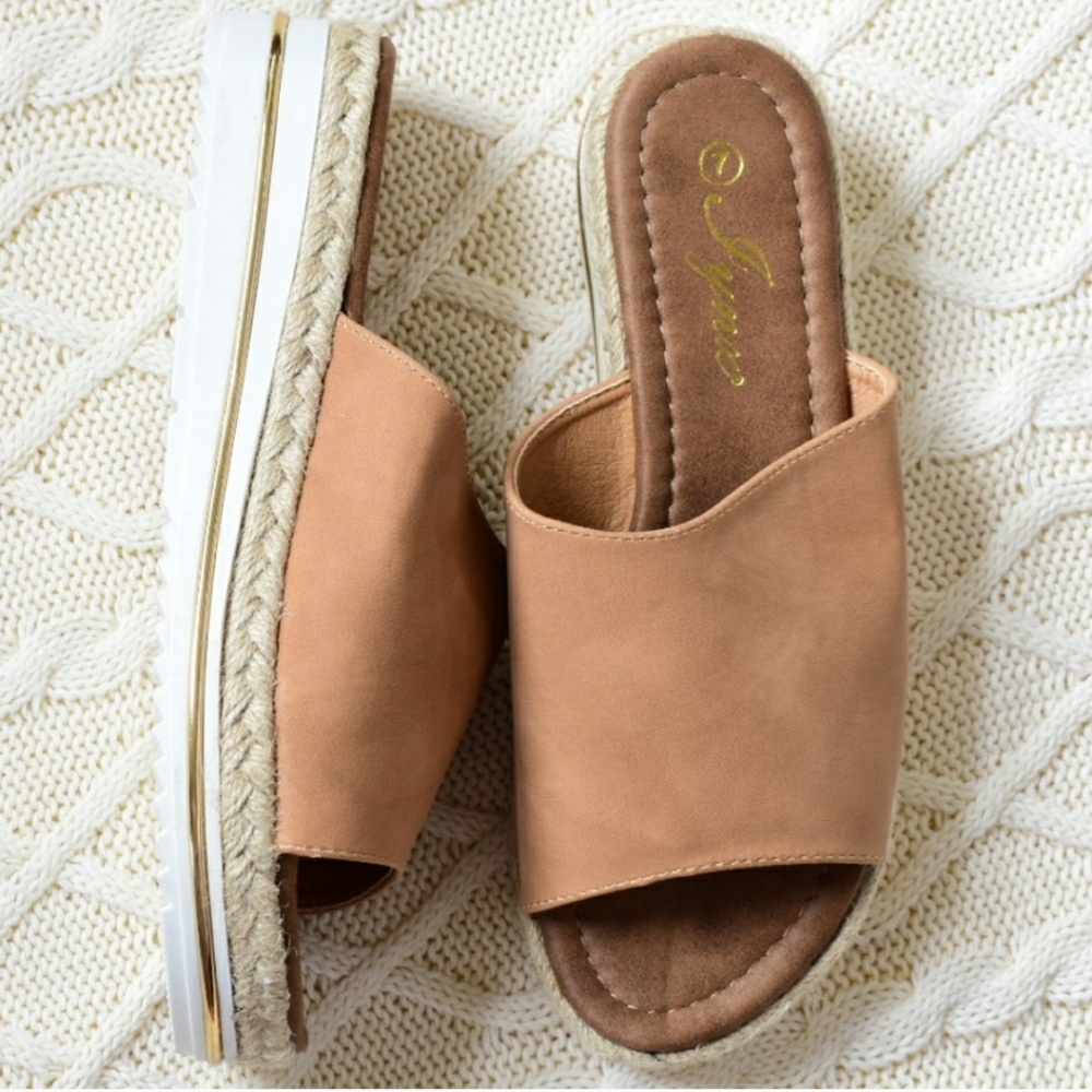 Flat sandals - Picture 2 of 8
